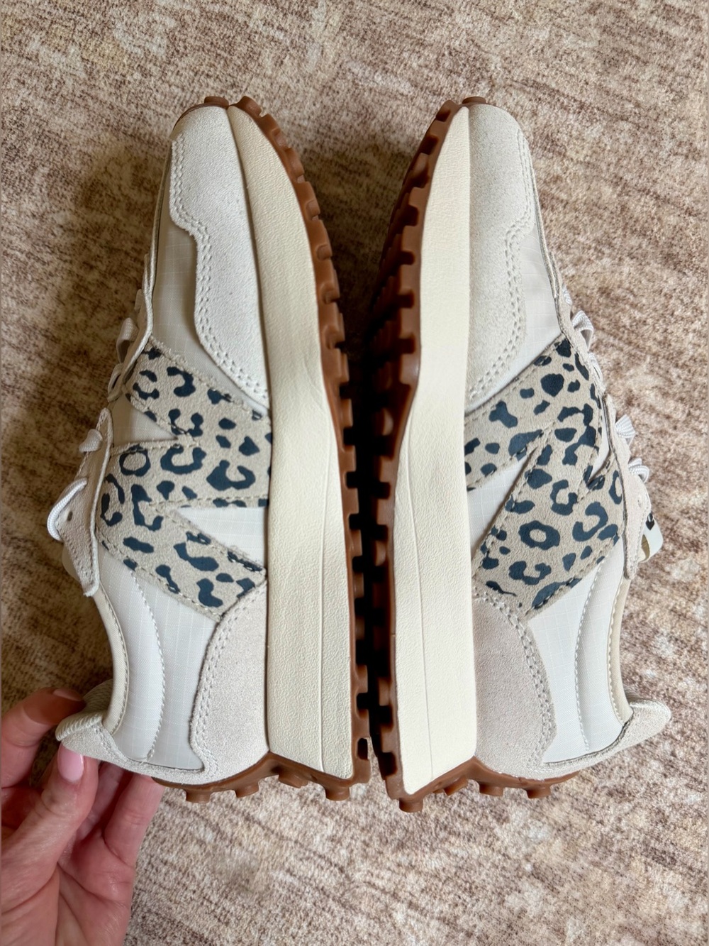 NIB New Balance Women’s 327 Leopard Print Sneakers Size 6 - Picture 6 of 14